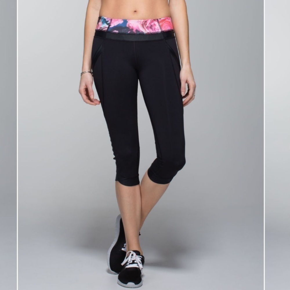 Lululemon Chase Me crop II in Black Secret Garden